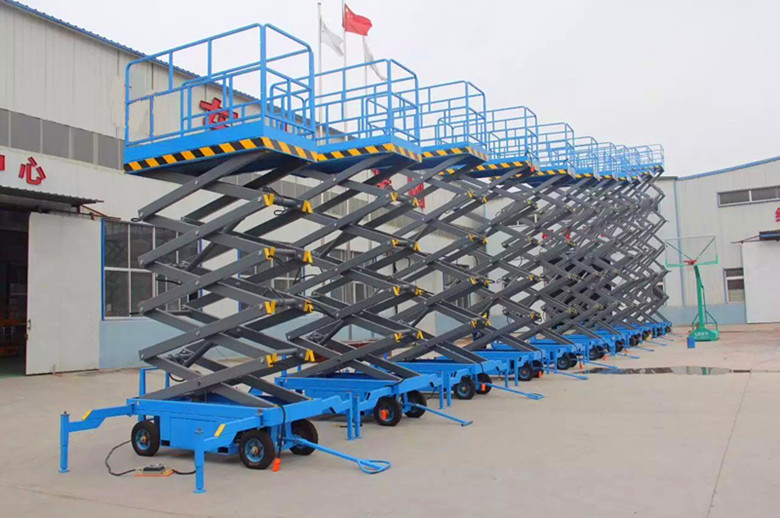        成都中成重工機(jī)械設(shè)備有限公司專業(yè)生產(chǎn)成都升降機(jī)、四川升降機(jī)、成都升降貨梯、固定式升降機(jī)、導(dǎo)軌式升降機(jī)、移動式升降機(jī)、剪叉式升降機(jī)、升降機(jī)平臺、液壓升降機(jī)、升降貨梯。本公司生產(chǎn)設(shè)備精良，工藝先進(jìn)合理，檢測手段齊全，技術(shù)力量雄厚;產(chǎn)品共有多個系列、十多個品種，并承接各種非標(biāo)產(chǎn)品的設(shè)計(jì)和制作，規(guī)格齊全，質(zhì)量保證，所生產(chǎn)的升降機(jī)、升降平臺符合國家行業(yè)標(biāo)準(zhǔn)，廣泛用于建筑業(yè)室內(nèi)外裝修、車間、車站碼頭、超市、大廳等高空作業(yè)和工業(yè)生產(chǎn)流水線及各樓層間的上下載貨;產(chǎn)品銷往西南各地，受到廣大用戶的好評。 　　公司主要產(chǎn)品有升降機(jī)平臺、液壓升降機(jī)、升降貨梯等。產(chǎn)品廣泛地被用于電力、交通、通訊、路燈、建筑裝潢、園林、廣告、高速公路、大型廠礦企業(yè)等領(lǐng)域。無礙障升降平臺系列廣泛適用于居民小區(qū)、行政辦公大樓、地鐵、銀行、體育館、醫(yī)院等公共場所。 　　公司擁有完善的銷售和售后服務(wù)體系，為不同行業(yè)的客戶提供全方位的應(yīng)用解決方案，使我公司產(chǎn)品與客戶使用無縫對接。經(jīng)過長期的發(fā)展，在我們所涉及的領(lǐng)域積累了眾多客戶和出色口碑，客戶滿意和信任是我們的目標(biāo)，堅(jiān)持創(chuàng)新和拓展是公司的發(fā)展方向，對產(chǎn)品質(zhì)量精益求精是每位同仁恪盡職守的準(zhǔn)則，中成重工機(jī)械設(shè)備熱忱歡迎各界用戶到公司參觀指導(dǎo)和技術(shù)合作。我們將以優(yōu)惠的價(jià)格，高標(biāo)的品質(zhì)，優(yōu)質(zhì)的售后服務(wù)與您密切合作，不斷滿足您的需求。  