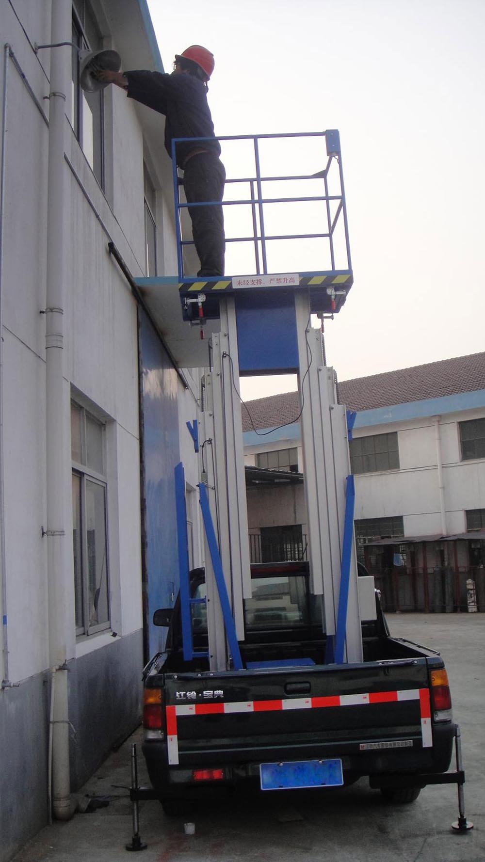 錦江區(qū)購(gòu)買一臺(tái)液壓升降機(jī)大概要多少錢