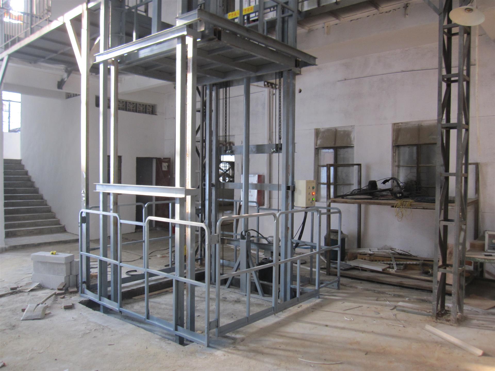 郫縣導(dǎo)軌式升降機(jī)、郫縣導(dǎo)軌式升降機(jī)廠家價格